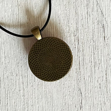 Load image into Gallery viewer, Art Pendants 25 mm - Gond - Bird