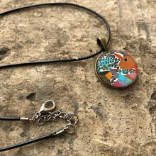 Load image into Gallery viewer, Art Pendants 25 mm - Gond - Forest