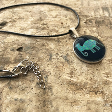 Load image into Gallery viewer, Art Pendants 25 mm - Bhil- Elephant