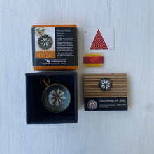 Load image into Gallery viewer, Rakhi Gift Hampers- Jahangir Mahal, Orchcha - Rakhi with Paper Weight Clock