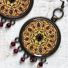 Load image into Gallery viewer, Balis with semiprecious stone - Painted Dome, Queen’s Quarters, Amer Fort, Jaipur