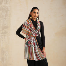 Load image into Gallery viewer, Scarf Chanderi - ۢMural, Karauli City Palace