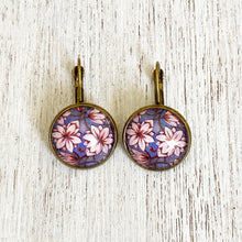 Load image into Gallery viewer, 18 mm Round Lever Back - City Palace - Jaipur, Lotus Mural