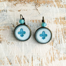 Load image into Gallery viewer, 18 mm Round Lever Back With Beads - Mughal Motifs, Marble Inlaid wall details