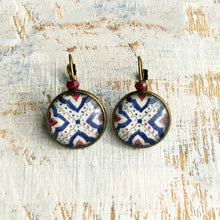 Load image into Gallery viewer, 18 mm Round Lever Back With Beads - Mughal Motifs - Red Blue