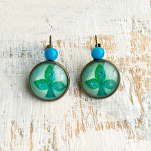 Load image into Gallery viewer, 18 mm Round Lever Back With Beads - Mughal Motifs - Green