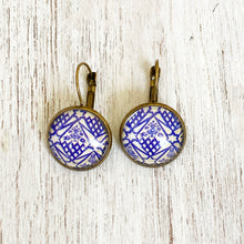 Load image into Gallery viewer, 18 mm Round Lever Back - Kaurali Palace, Rajasthan