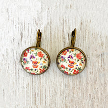 Load image into Gallery viewer, 18 mm Round Lever Back - Gara, Parsi Embroidery