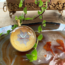Load image into Gallery viewer, Paper Weight Clock - Painted Medallion, Nahargarh, Jaipur