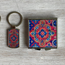 Load image into Gallery viewer, Gift Set - Key ring and Pill Box - Ari Carpet