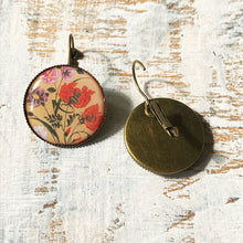 Load image into Gallery viewer, 25 mm Round Lever Back - Mughal Flower Miniature