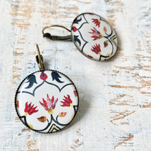 Load image into Gallery viewer, 25 mm Round Lever Back - Taj Mahal