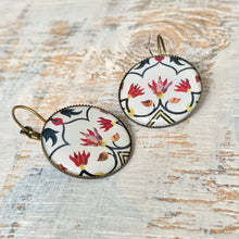 Load image into Gallery viewer, 25 mm Round Lever Back - Taj Mahal