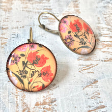 Load image into Gallery viewer, 25 mm Round Lever Back - Mughal Flower Miniature