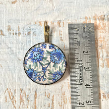 Load image into Gallery viewer, 25 mm Round Lever Back - Kashida Blue