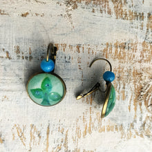 Load image into Gallery viewer, 18 mm Round Lever Back With Beads - Mughal Motifs - Green