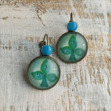 Load image into Gallery viewer, 18 mm Round Lever Back With Beads - Mughal Motifs - Green