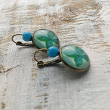 Load image into Gallery viewer, 18 mm Round Lever Back With Beads - Mughal Motifs - Green