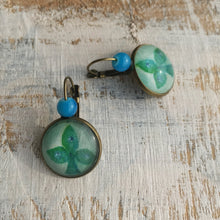 Load image into Gallery viewer, 18 mm Round Lever Back With Beads - Mughal Motifs - Green