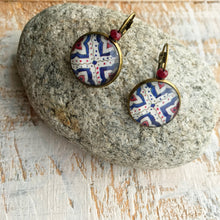 Load image into Gallery viewer, 18 mm Round Lever Back With Beads - Mughal Motifs - Red Blue
