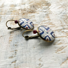 Load image into Gallery viewer, 18 mm Round Lever Back With Beads - Mughal Motifs - Red Blue