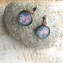 Load image into Gallery viewer, 18 mm Round Lever Back With Beads - Mughal Motifs - Pink Lotus