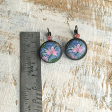 Load image into Gallery viewer, 18 mm Round Lever Back With Beads - Mughal Motifs - Pink Lotus