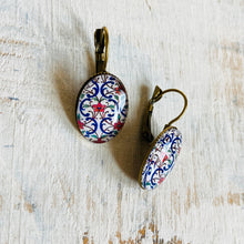 Load image into Gallery viewer, 18 mm Oval Lever Back - Painted Wall Detail City Palace Jaipur