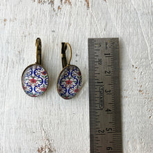 Load image into Gallery viewer, 18 mm Oval Lever Back - Painted Wall Detail City Palace Jaipur