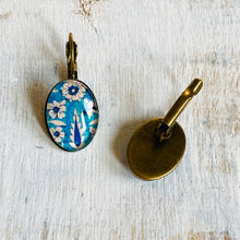Load image into Gallery viewer, 18 mm Lever Back Oval - Blue Pottery, Platter details, Jaipur