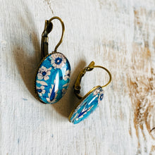 Load image into Gallery viewer, 18 mm Lever Back Oval - Blue Pottery, Platter details, Jaipur