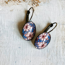 Load image into Gallery viewer, 18 mm Oval Lever Back - Lotus Mural Detail, City Palace Jaipur