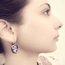 Load image into Gallery viewer, 18 mm Oval Lever Back - Lotus Mural Detail, City Palace Jaipur