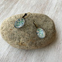 Load image into Gallery viewer, 18 mm Oval Lever Back - Miniature Painting - Foliage Detail -Multi Flower Blue