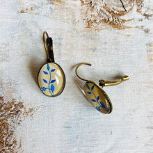 Load image into Gallery viewer, 18 mm Lever Back Oval - Miniature Painting - Foliage Detail - Single Flower Blue