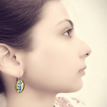 Load image into Gallery viewer, 18 mm Lever Back Oval - Miniature Painting - Foliage Detail - Single Flower Blue