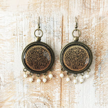 Load image into Gallery viewer, Balis with semiprecious stone - Gold Leaf Painted Medallion, Kashmir