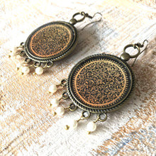 Load image into Gallery viewer, Balis with semiprecious stone - Gold Leaf Painted Medallion, Kashmir