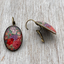 Load image into Gallery viewer, 25 mm Oval Lever Back - Hazaarposh - Naqashi Kashmir Red Flowers