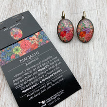 Load image into Gallery viewer, 25 mm Oval Lever Back - Hazaarposh - Naqashi Kashmir Red Flowers