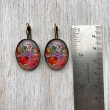Load image into Gallery viewer, 25 mm Oval Lever Back - Hazaarposh - Naqashi Kashmir Red Flowers