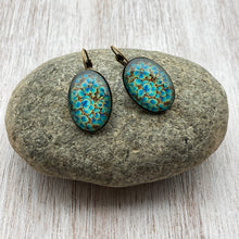 Load image into Gallery viewer, 25 mm Oval Lever Back - Shirkha - Naqashi Kashmir Green Flowers