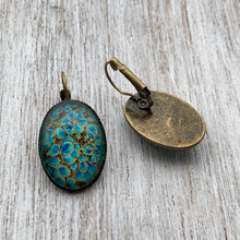 Load image into Gallery viewer, 25 mm Oval Lever Back - Shirkha - Naqashi Kashmir Green Flowers