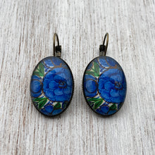 Load image into Gallery viewer, 25 mm Oval Lever Back - Gul-Andar-Gul-Naqashi - Kashmir Blue Flowers