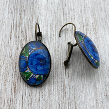 Load image into Gallery viewer, 25 mm Oval Lever Back - Gul-Andar-Gul-Naqashi - Kashmir Blue Flowers