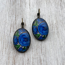 Load image into Gallery viewer, 25 mm Oval Lever Back - Gul-Andar-Gul-Naqashi - Kashmir Blue Flowers