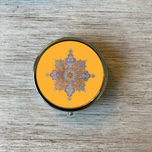 Load image into Gallery viewer, Gift Set - Pill Box, Paper Weight Clock, Key Ring, Painted Medallion, Nahargarh, Jaipur