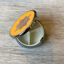 Load image into Gallery viewer, Gift Set - Pill Box, Paper Weight Clock, Key Ring, Painted Medallion, Nahargarh, Jaipur