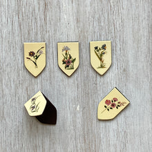 Load image into Gallery viewer, Magnetic Toran - Mughal Flowers