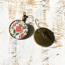 Load image into Gallery viewer, 25 mm Round Lever Back - Kaurali Palace Ceiling